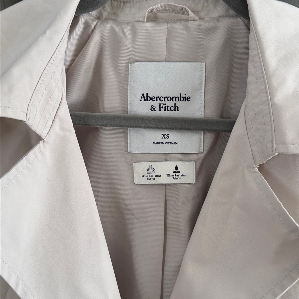 Abercrombie & Fitch Light Tan Trench Coat - Picture 2 of 3